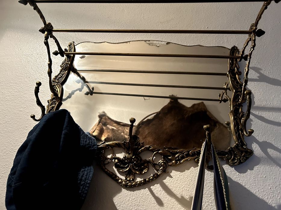 Conjunto vintage, mesa, espelho e bengaleiro.