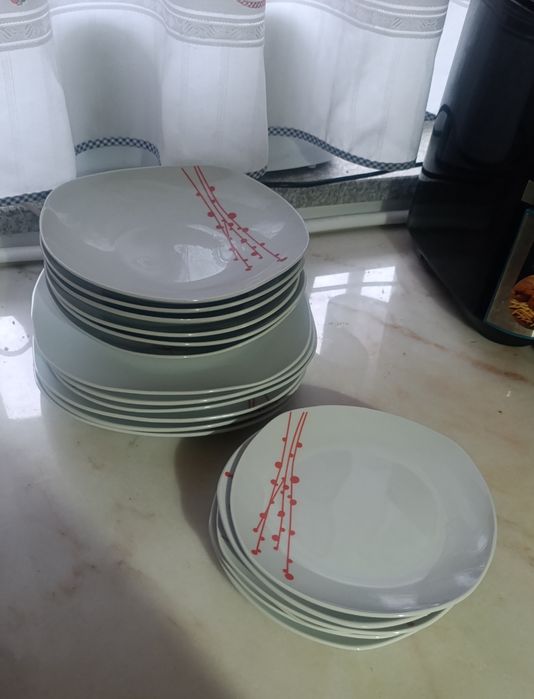 Serviço de Pratos Moderno (18 Peças)