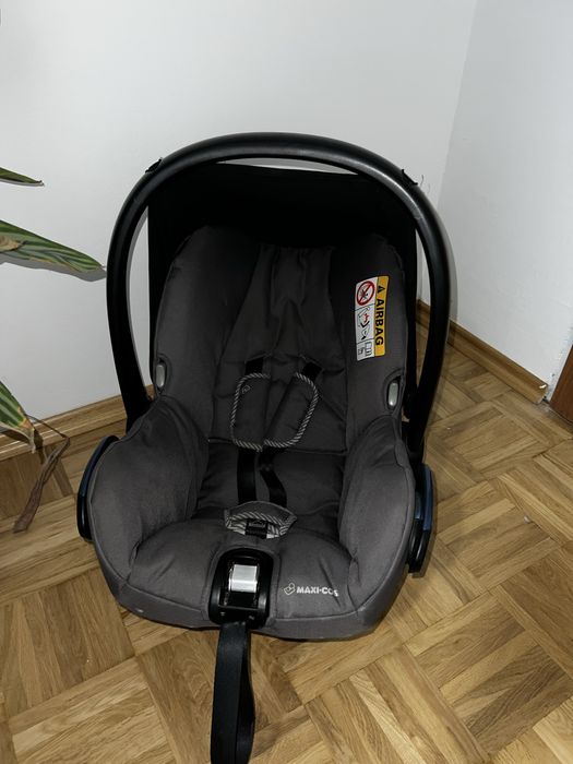 czarny fotelik nosidelko dzieciece maxi cosi