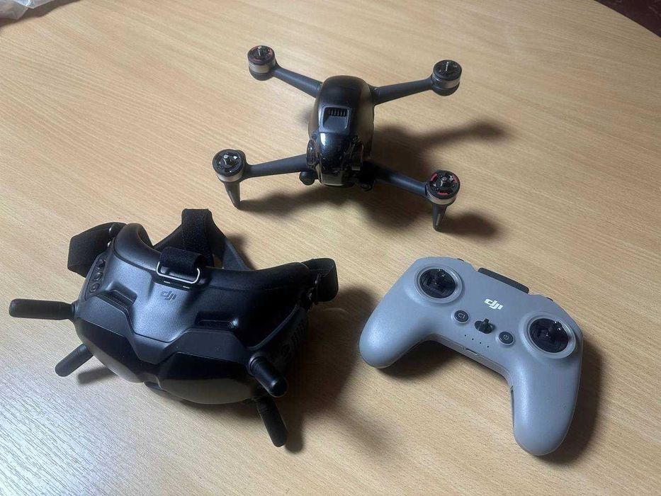 Квадрокоптер DJI FPV Combo