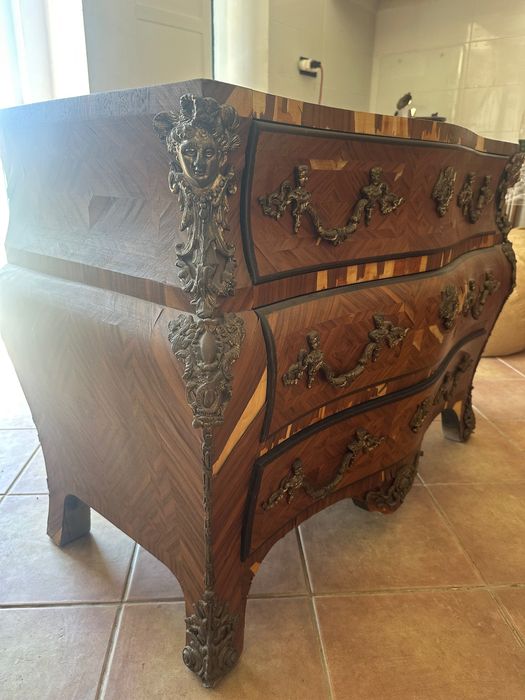 Cómoda com Tampo de Pedra mármore