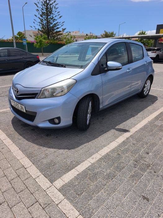Disponível / Toyota Yaris 1.5 Híbrido Automático / Disponível