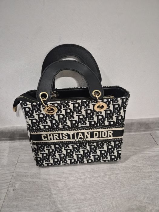 Christian Dior logowana mala torebka kuferek