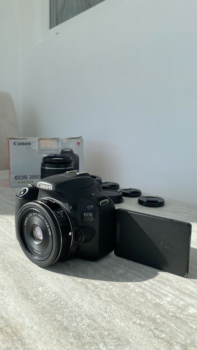 Canon 200D kit + 24mm + 50mm + 18-55mm + фільтри + 2 батареї