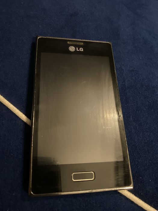 Telefon komórkowy LG E-610