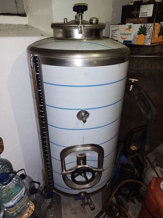 Depósito de 350L novo utilizado uma vez