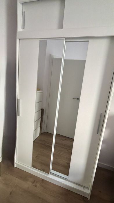 Dwie białe szafy z nadstawkami 120x240x62