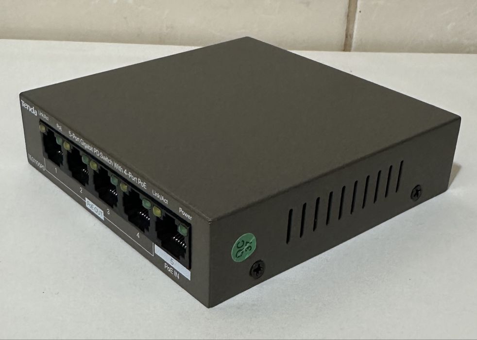 Switch Tenda TEG1105PD Gigabit PoE P 4xPoE OUT + 1xPoE IN