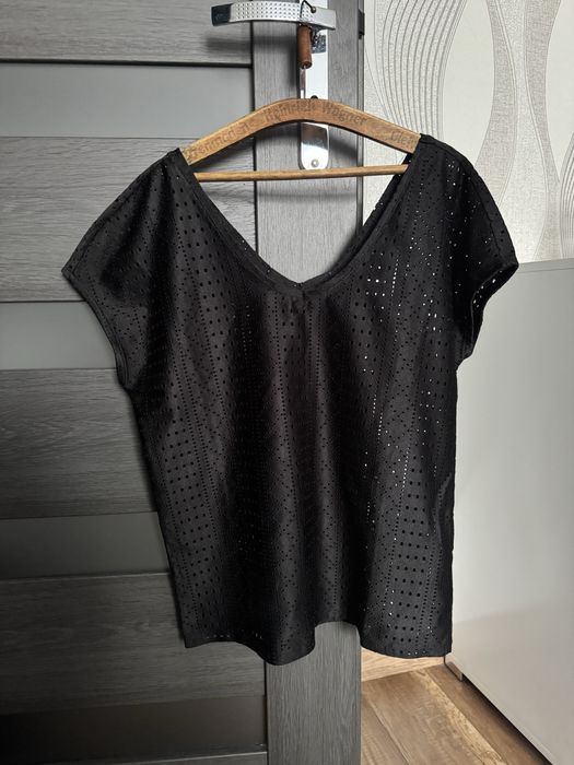 Bluzka z dziurkami