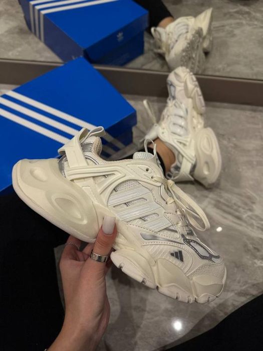 Жіночі кросівки Adidas Vento XLG білі сірі текстильні