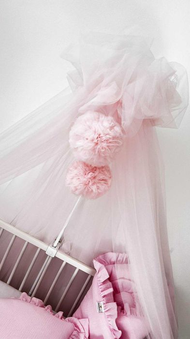 Piękny nowy baldachim tiulowy