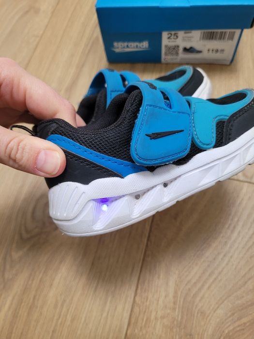 Buty sportowe sprandi 25 świecące