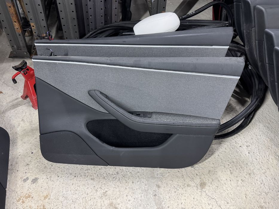 Карти , консоль model 3 , model y