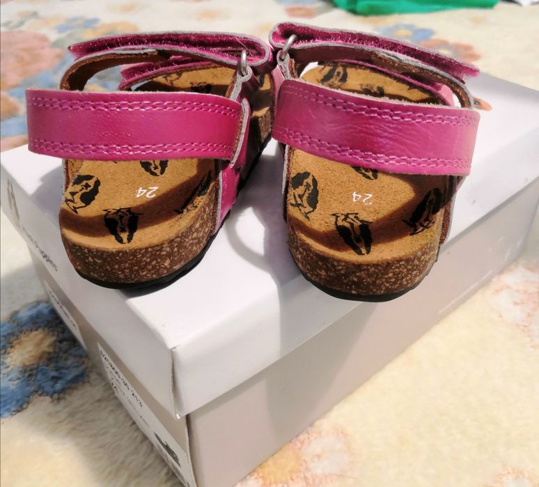 Sandálias novas menina marca Hush Puppies, tamanho 24