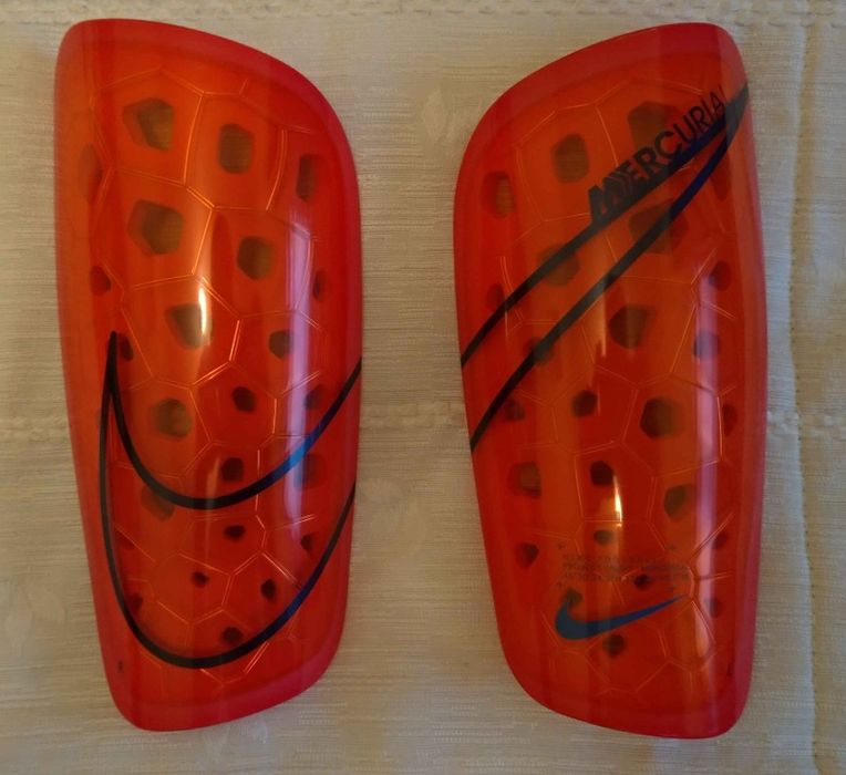 Caneleiras Nike Mercurial M/L (NOVAS)