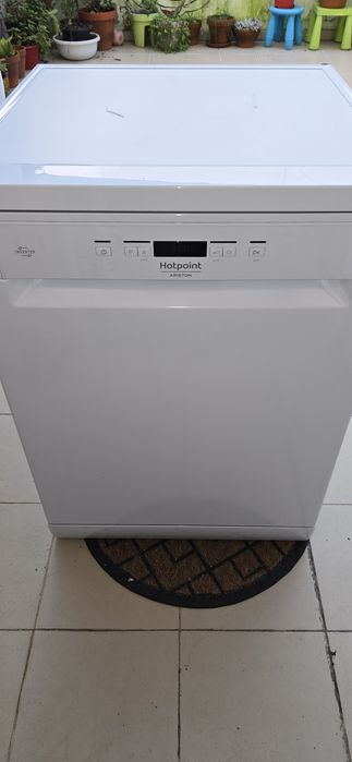 Máquina de lavar loiça Ariston Hotpoint
