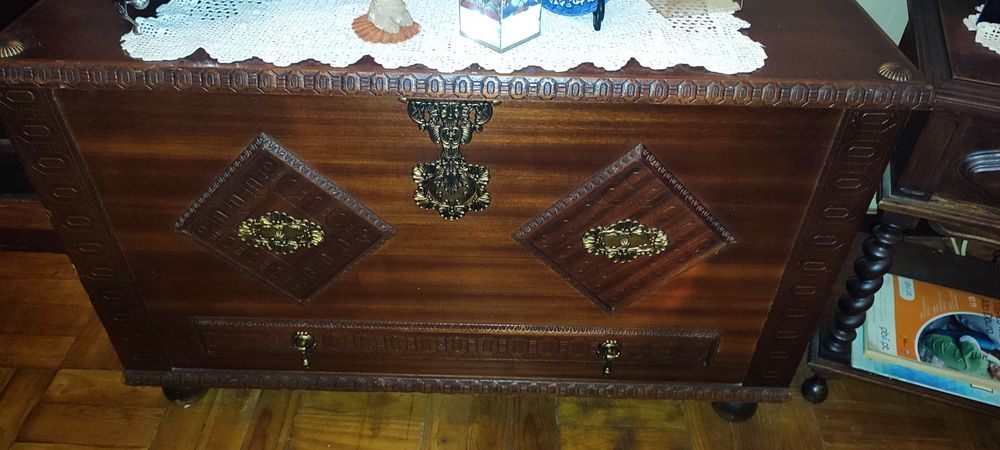 Cómoda com escrivaninha em stado perfeitom imensos anos mas