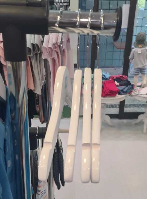 Cabides em madeira infantil