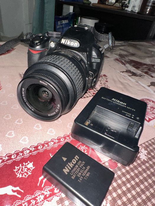 Nikon D3100 muito estimada