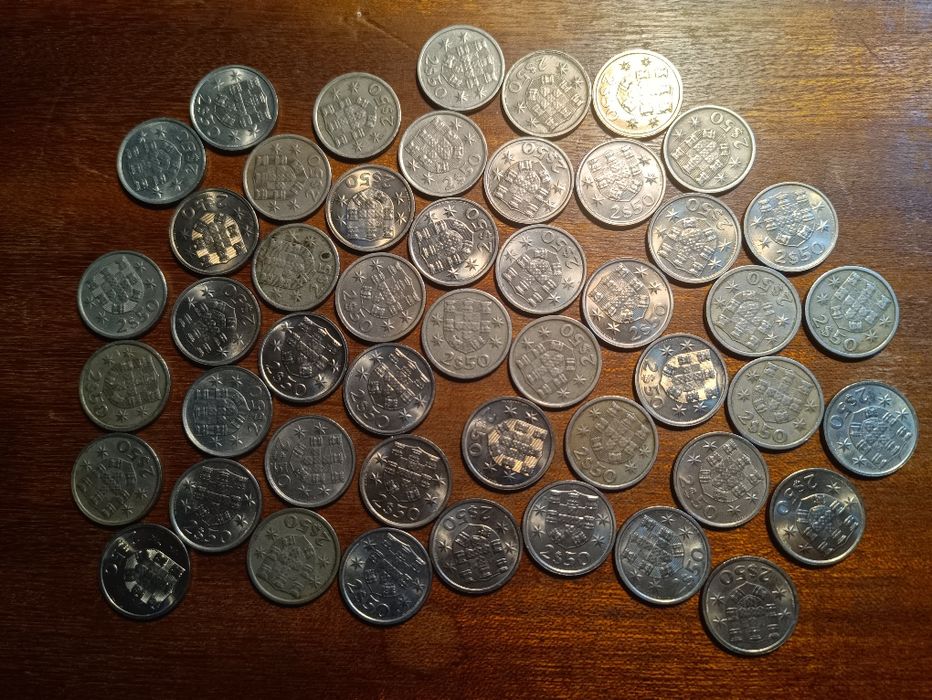 48 moedas de  2.5 escudos, 1963 a 1985