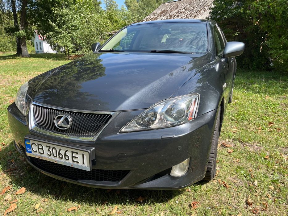 Продам Lexus is 220d