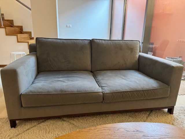 Sofá Lombok Microsuede personalizado, como novo 183W x 108D.