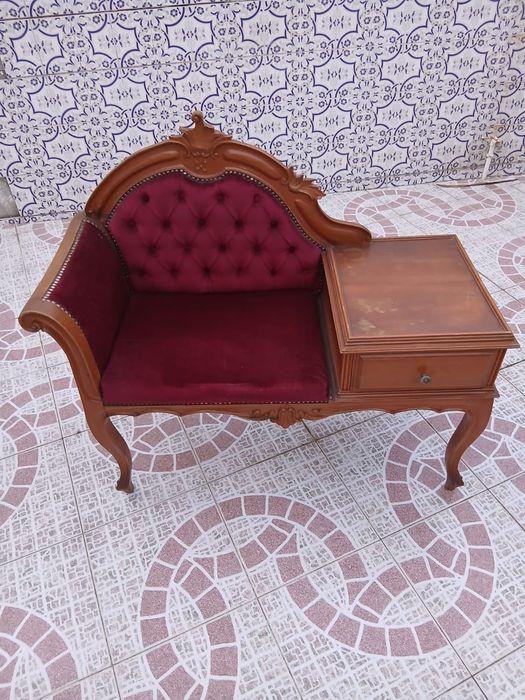 Mesa de telefone antiga