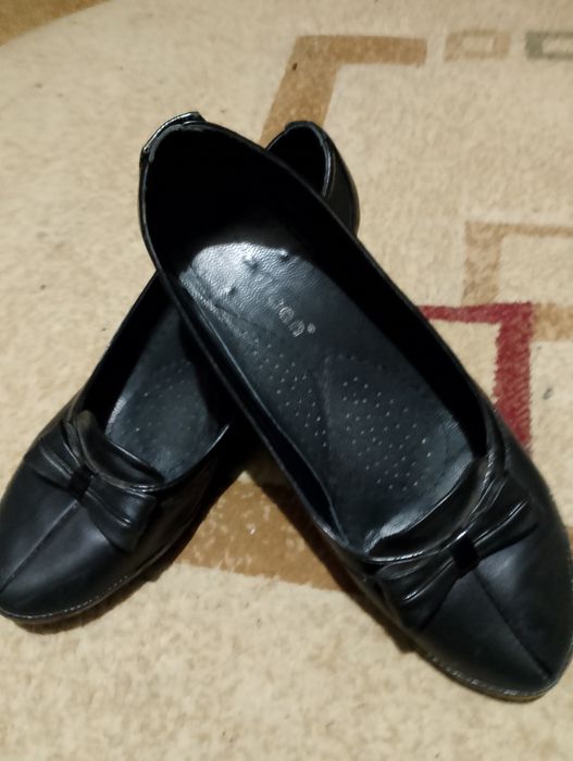 Гарні шкіряні туфлі на весну, р.39