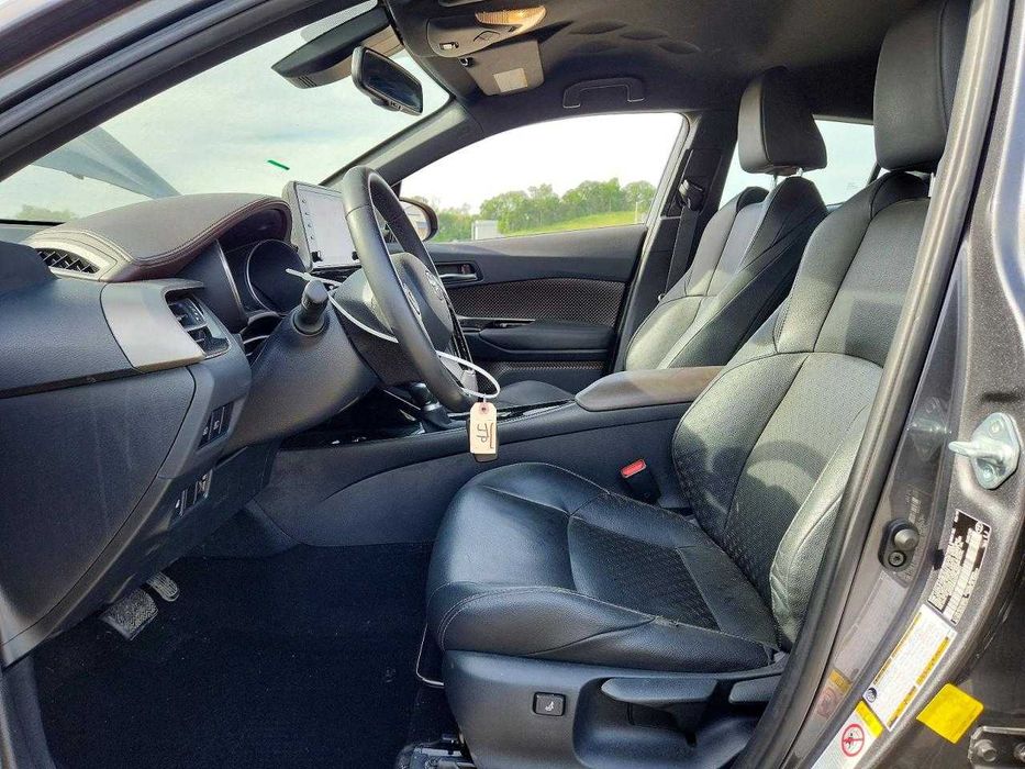 Toyota C-Hr LIMITED 2019 року. Міський кросовер з вигодою до 40% з США