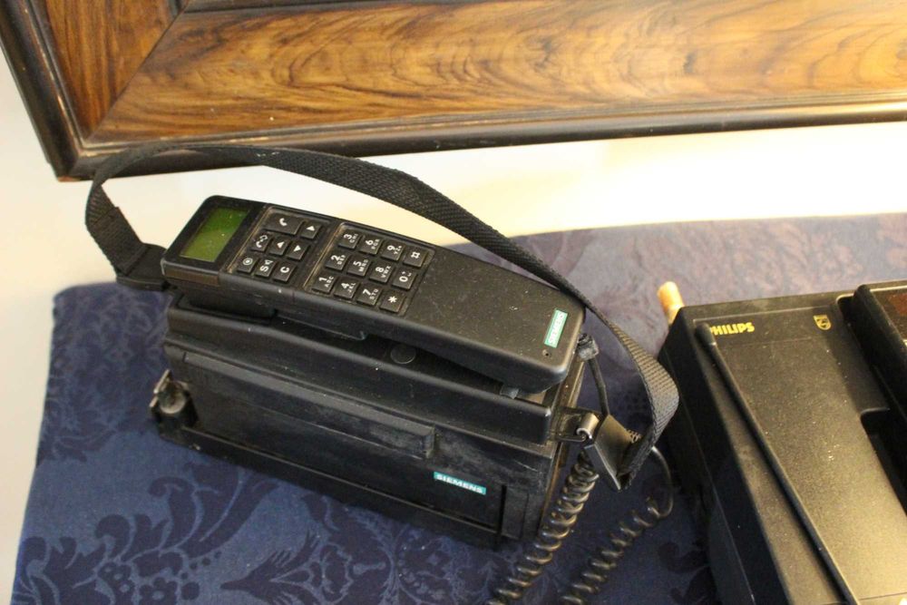Telefones antigos portáteis , Cada70€. Peça de coleccionador
