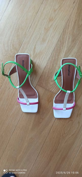 Sandálias , n.38, como novas.