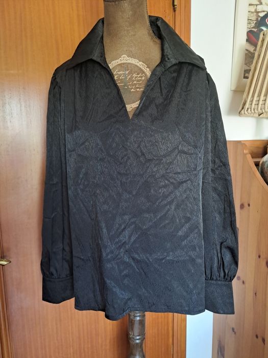 Elegante Camisa / Blusa Preta RLINEA (Made in Italy) – Padrão Texturado e Botões Trabalhados