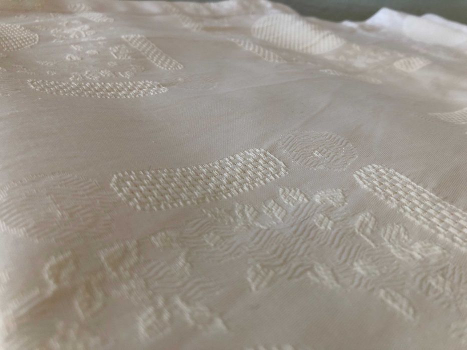 Toalha de mesa e guardanapos marca Charles