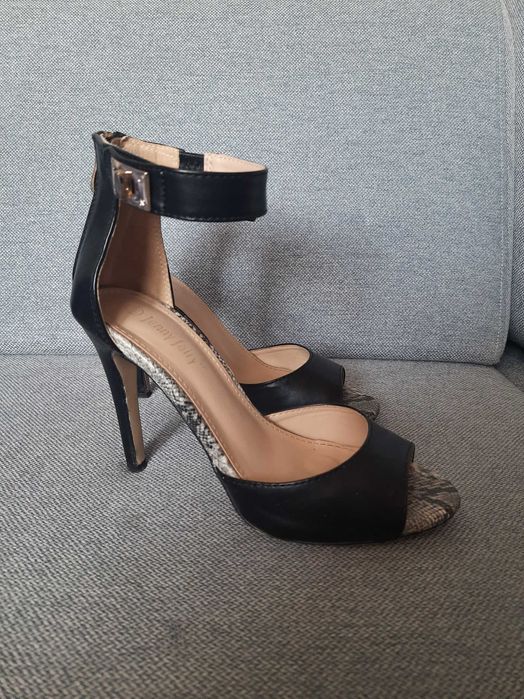 Czarne sandały na szpilce 38