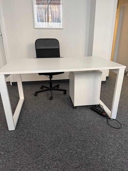 Biurko- meble biurowe