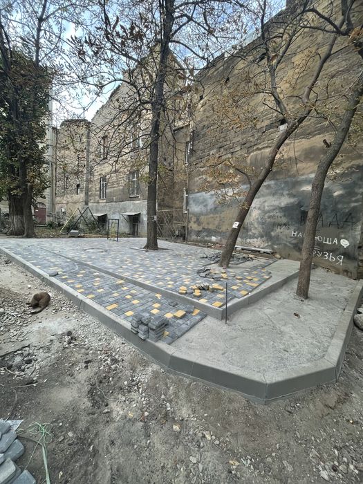 Укладка тротуарной плитки , асфальтирование