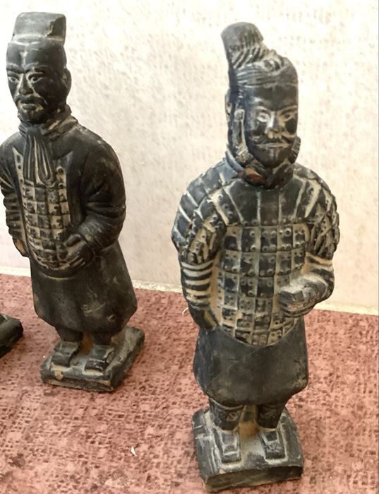 Figurki żołnierzy  armii terakotowej