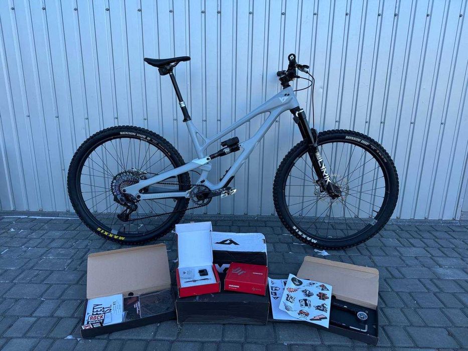 rower karbonowy 
YT JEFFSY UNCAGED 6 Carbon RockShox Ultimate Flight