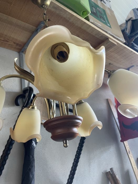 Candeeiro de teto dourado