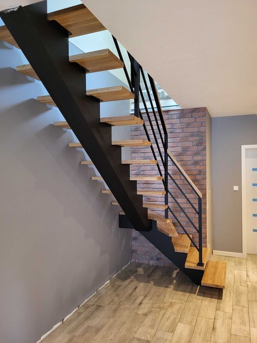 Schody na konstrukcji,samonośne