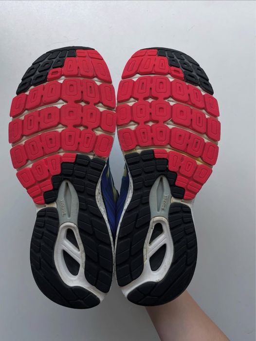 Кросівки New Balance 860v8