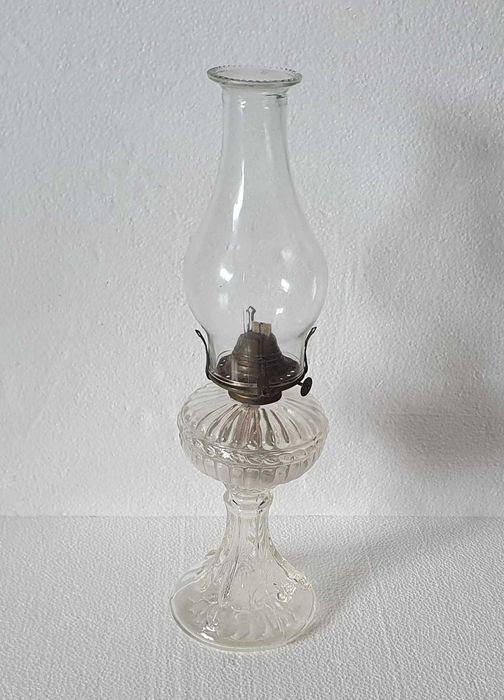 Candeeiro português a petróleo, em vidro - vintage