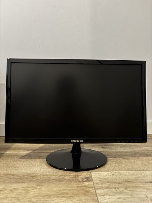 Komputer MSI Codex 3 + Monitor SAMSUNG