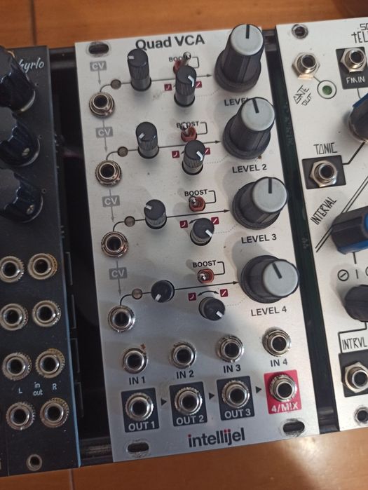 Intellijel Quad VCA - moduł eurorack