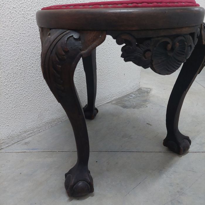 Banco antigo em madeira maciça. Arte Deco.