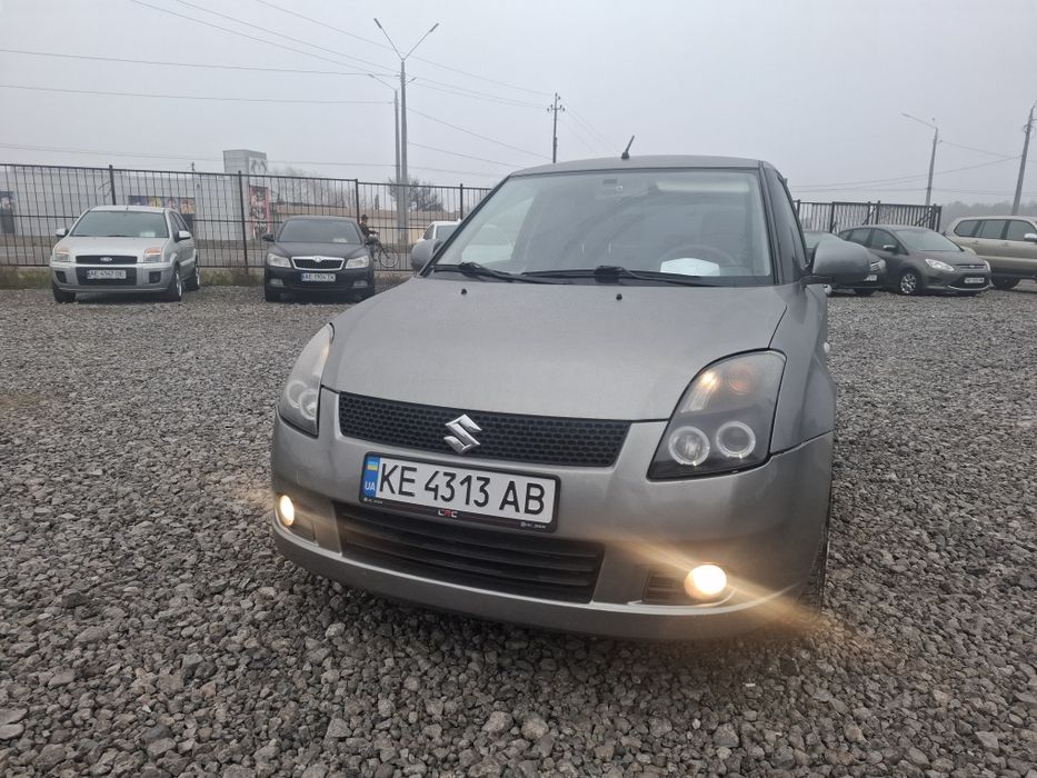 Гарне авто на автоматі