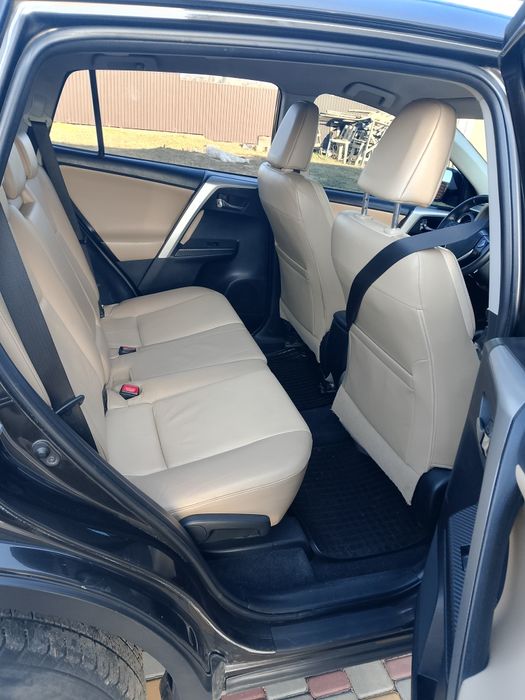 Toyota RAV4 2014рік 2.2D