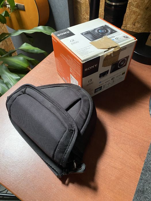 Sony a6000 + Kit Lens + extras