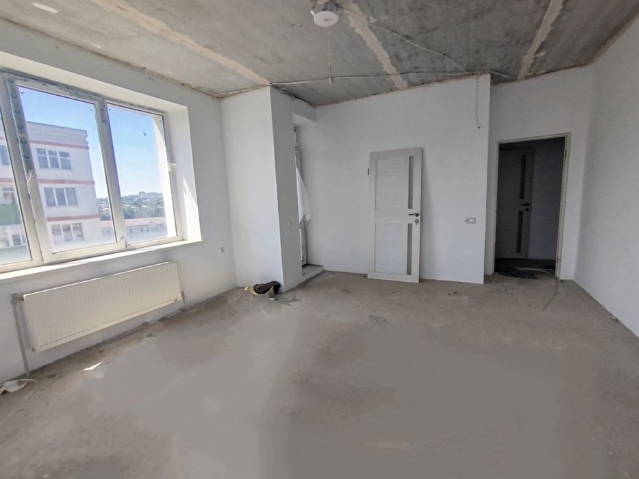 Продам новобудову 91 м² біля  центрального ринку з частковим ремонтом