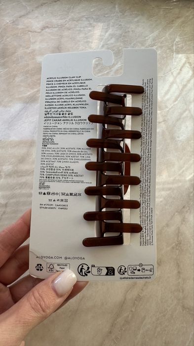 Заколка Alo Yoga в наявності